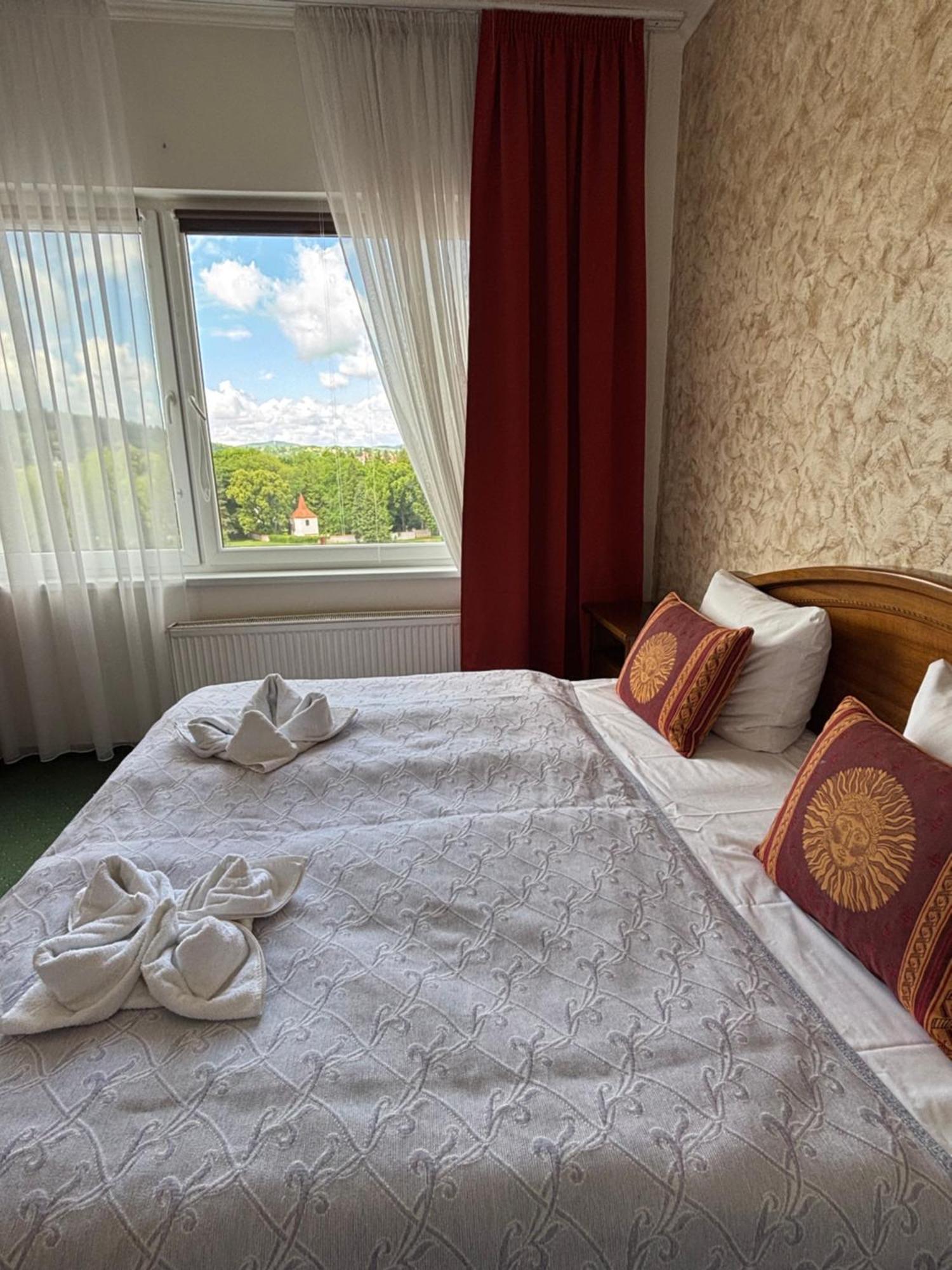 Hotel Bila Ruze Písek Exterior foto